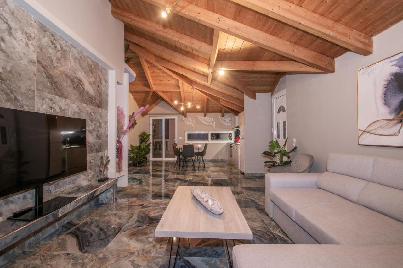 Gaitani Casa Di Voz Shared Villa Studios By "Elite" מראה חיצוני תמונה