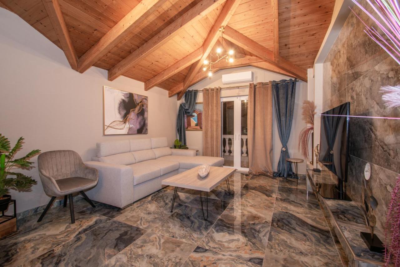 Gaitani Casa Di Voz Shared Villa Studios By "Elite" מראה חיצוני תמונה